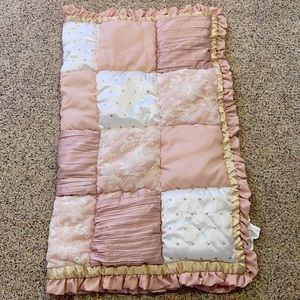 Reversible toddler bed comforter